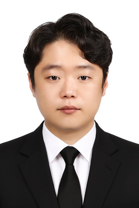 김우민 사진